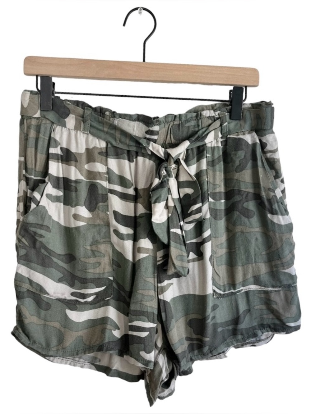 NWT Blu Edit‎ Camo Tie Waist Shorts Green Grey Camouflage Women’s Size Large